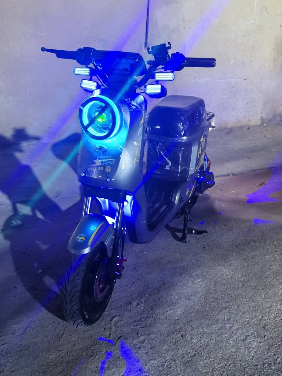 R9 2025
5 بطاريات ونلي
ملف 1200 
اربع اشاير 
لد نهاري 
لايت زنون
دراجة كاملة غراضه 
نظيفة كلش 
السعر 525 وبيه مجال قليل 
مكاني نجف 
للاستفسار ***********
