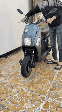 سلام عليكم دراجة نارية للبيع بوليسي ماكس موديل 2023 دراجه كلشي ما مفتوح بيه محرك بعده بلادي دراجه كابريتر مو نوزل شغاله هندر وصلف شرط كرهبائيات كله شغاله تبدل دهن محرك جديد دراجه مثل ما وضحه الك بل صوره بيه بس الكسر بل كفر وجاملغ الامامي مكسور وموجود دراجه شرط تجي وتفحصه بعنيك وشوفه مكان دراجه فلوجه شراي اتصل على رقم الهاتف:-***********سعر دراجه 450الف
