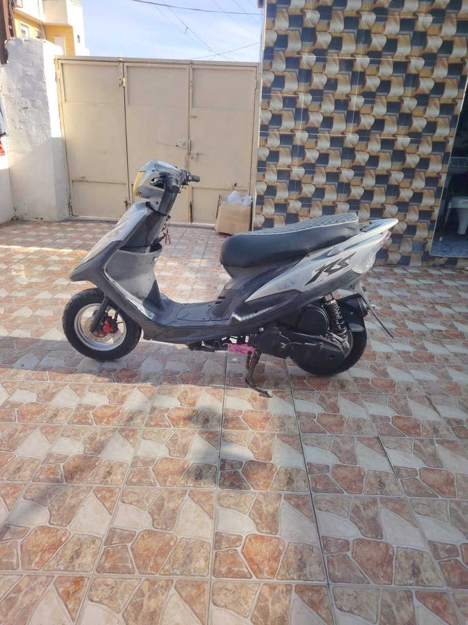 السلام عليكم ماكس عدله نضيفه ما مفتوحه وكله بلاديه كهربائيات كلها شغاله سلف هندر دراجه ما ماشيه جديده امانت الله اليريدها يتصل خاص مازنجر ما عندي بس واتساب ***********
