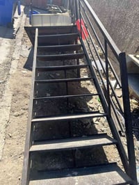 درج حديد • صغير وكبير • محجر