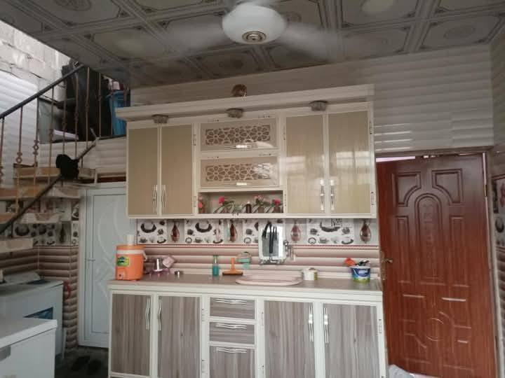 بيت للبيع 70 متر زراعي نظيف  يتكون من غرفه وصاله ومطبخ وصحيات ومكشوفه وبيتونه وطارمه  البيتونه بلوك بنائها وباقي لبيت طابوك سيراميك وكاشي وسقف ثانوي وسياج لشارع بلوك  بيت نظيف عكاده الأساس صبابه ولكاع كاشي  المكان النجف حي ميسان وراه سكله الكراعاوي السعر 50
الاستفسار على الرقم ***********
