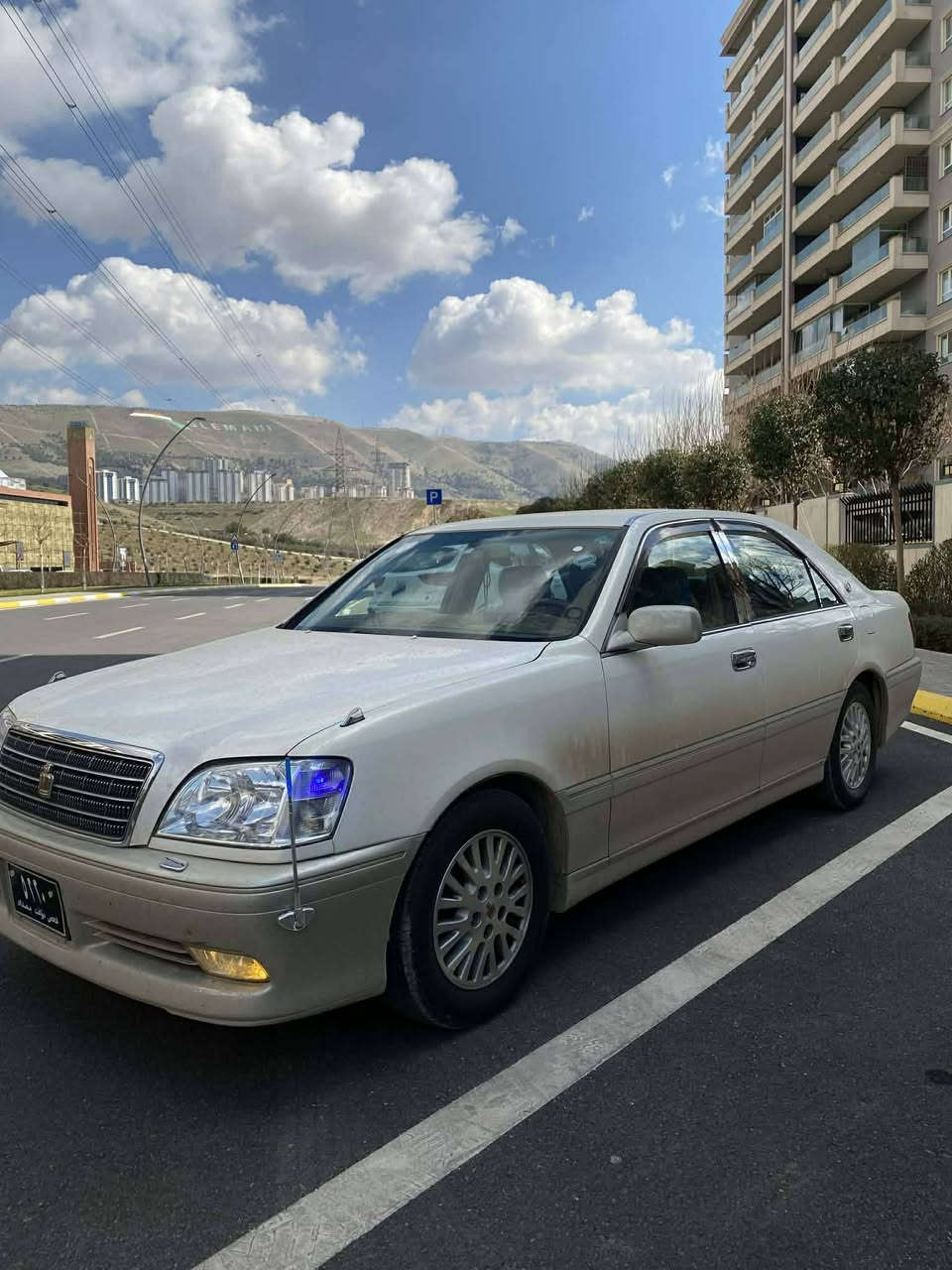 بسم اللە
ماشاءاللە لاحول ولاقوةالاباللە. 

توێتا کراون 2002 ساخ.  D4 171

ساخ قەترە بۆیاخی نیە .

بێ چاڵ و شەپۆل زیخی نیە .

پێشو دوای کریستاڵ .

2 دو دوگمە .

4 چوار کوشن کارەبا. 

پەردە . 

ساردو گەرم مەزبوت .

چوارتایەی لۆک لۆک .

کامل سێرڤز. 

سەدو سیو نۆ هەزار ڕۆشتوە 139000 .

بەردی ساڵانسای تیایە .

بۆن غازی نیە بەشەرت . 

کامل ناو سنوقی تیایە .

 هیماڵی خۆمە مەعرەز نیە زۆرکەم دەری دەکەین .

بەشەرتی فیتەرو هەموشتێک .

هیچ هیچ مەسرەفی نیە و مەسرەفی ناوێت . 

سیدصادق     69 معامەلە                                                                          2990531 0787 
 2420727 0751


**إذا كنت صاحب هذا الإعلان وتريد حذفه لأي سبب، رجاءا أرسل رسالة إلى الدعم الفني**