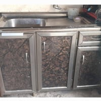 عندي غراض للبيع تخم سعره 300 وثلاجه 200 والكاونتر 125 والكناور ابو باب...