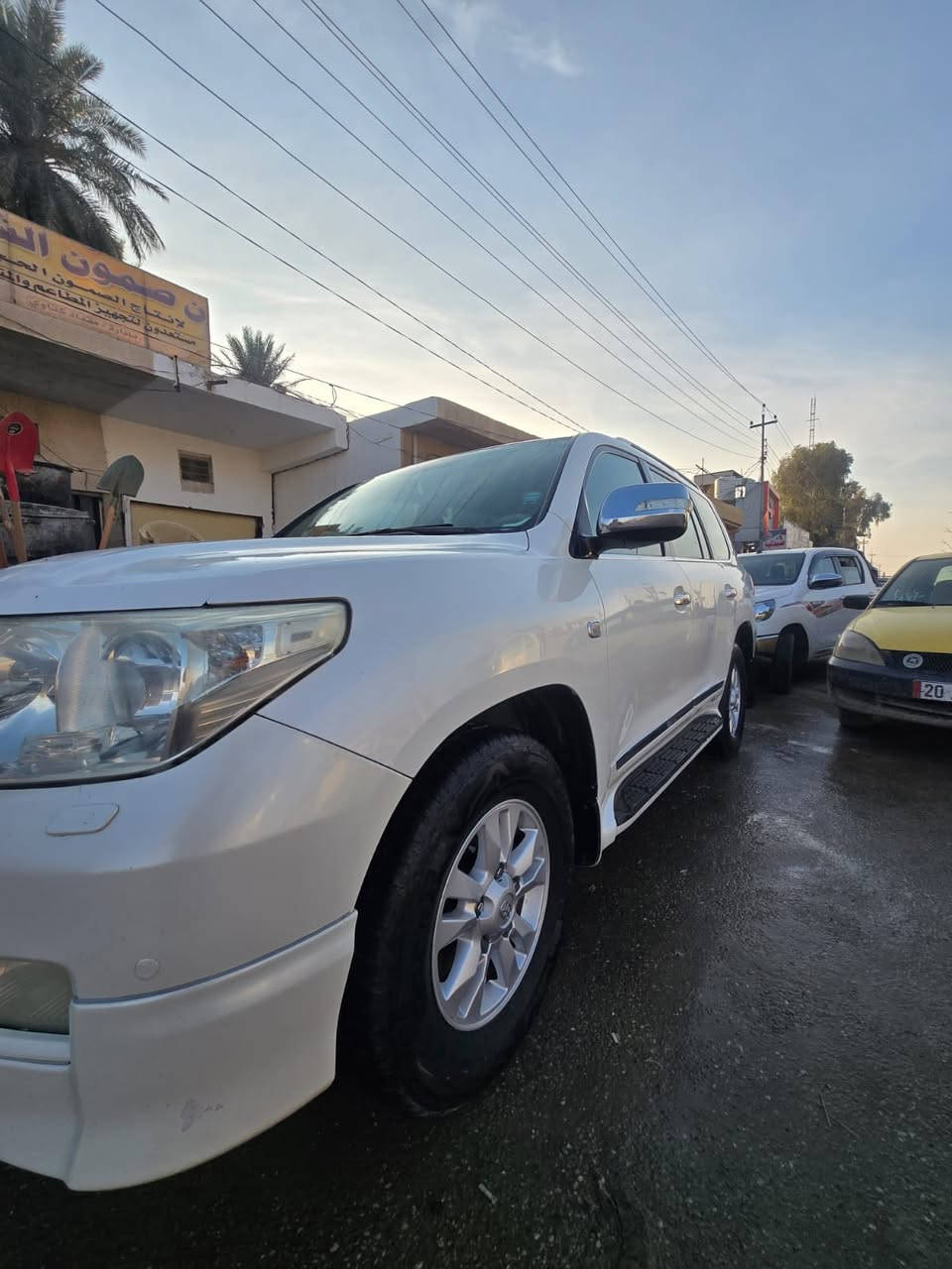 السلام عليكم
لاندكروز ستينية موديل 2011 فول مواصفات 
مكفوله من الصبغ والتبديل عدا شخط مسوي بكارت
ماشيه 185 
كير مكينه صدر تاير كله جديد 
مكان السياره ديالى 
للاستفسار ***********
السعر 320
