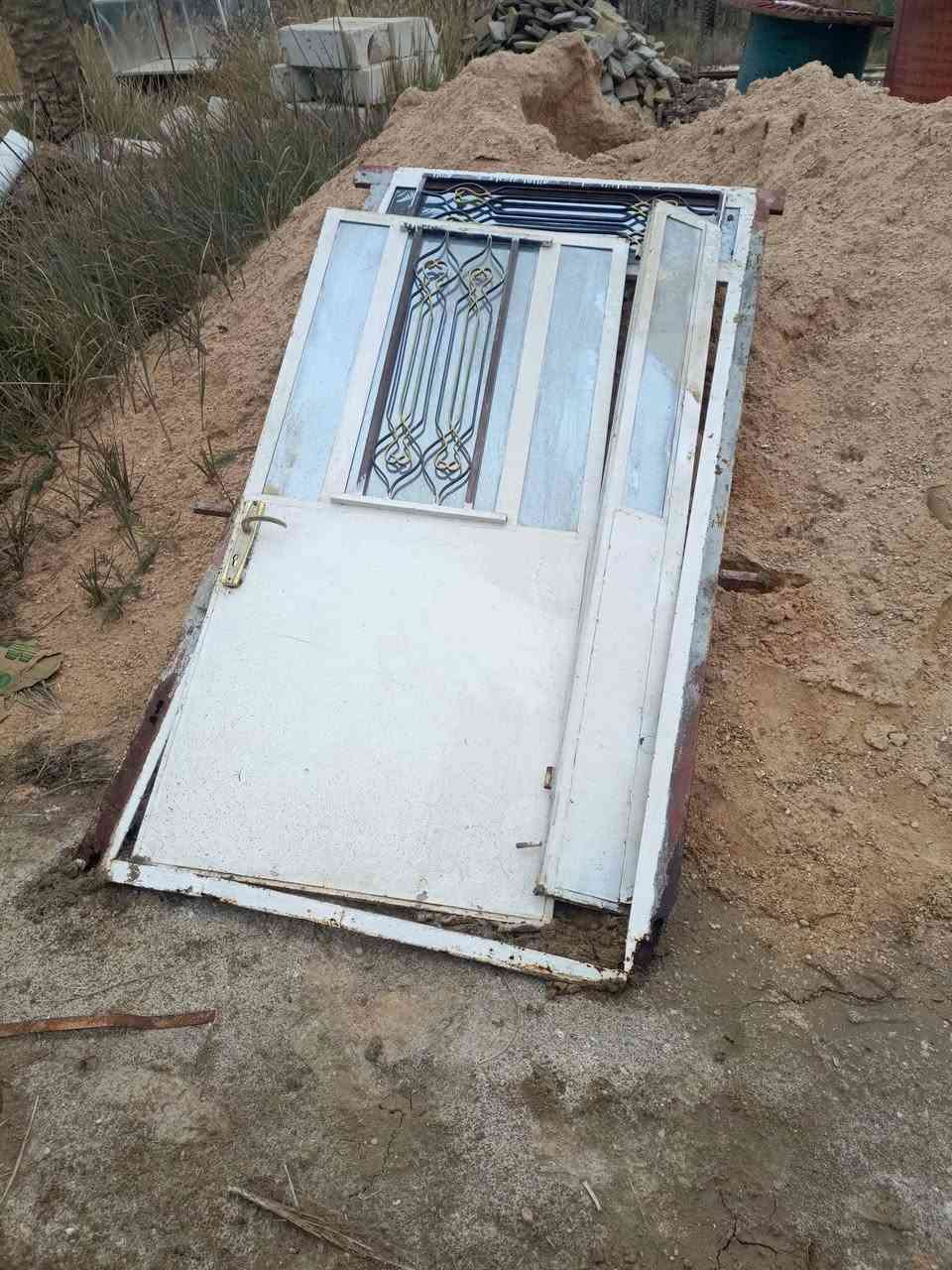 سلام عليكم ورحمه الله وبركاته
مثل ماهو موضح شبابيك وأبواب 

الي يحب يتصل ***********

وكذلك شيلمان بلجيكي سعر المتر 9000وبيه مجال للطيبين
المكان كربلاء المقدسة عطيشي
