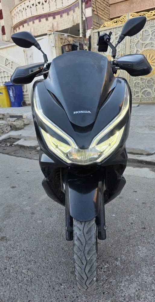 سلام عليكم
منشأ الدراجه  فيتنامي   2019
Pcx جيل الثالث 
مكينه. 150 cc
مكفوله مكينه كلجات 
نظافه ٩٠ بلميه  موضحه بلصور النظافه 
اي نقص مبيهه 
حساس ازدحام شغال A
ستاند جانبي كهربائي 
تايرات امامي خلفي جدد
مصدات هواء مري حامله موبايل كله جديد 
فلنجه امامي دسكات بنز خلفي  كله جديد 
 السعر ١٣  
الرقم *********** بغداد, العراق
