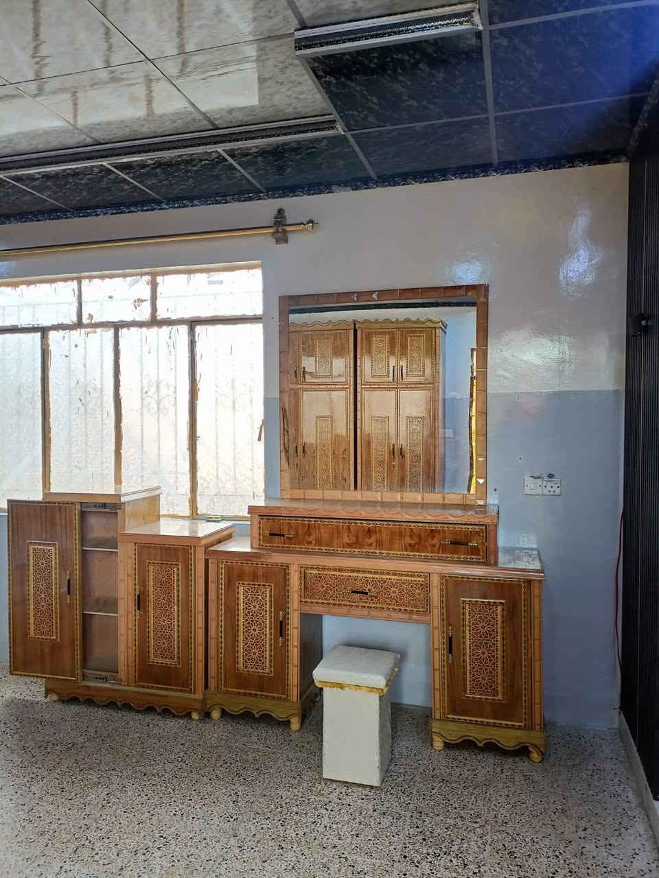 #قسط_غرفتك_براحتك
✔️ ويانا مدة التقسيط سنة و نص بدون مقدمة
✔️ لحاملي ماستر كارد الرافدين من الموظفين و المنتسبين و المتقاعدين وحتى الوريث مشمول عدنا
✔️ يوجد فصال حسب الطلب
✔️ يمكنكم استبدال غرفكم القديمة بغرفة جديدة وتقسيط الفرق
✔️ غرف نوم باحدث الموديلات من خشب الصاج
📌العنوان : الموصل / الجانب الأيمن / الصناعة القديمة / اليابسات 
📱اسياسيل : *********** (يوجد واتساب)
📱 كورك : ***********(يوجد واتساب)
