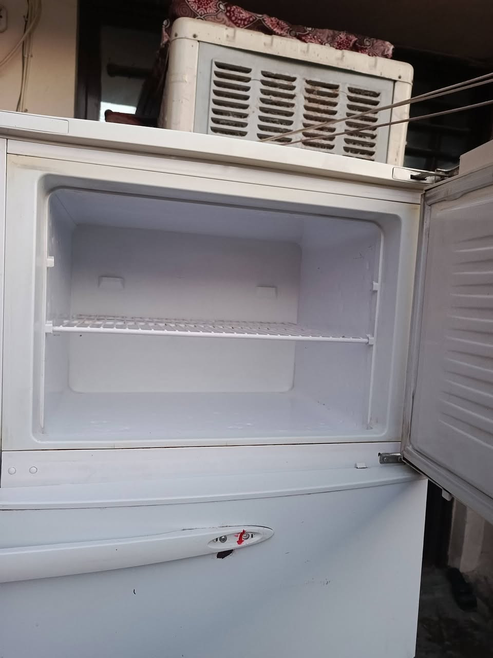 ثلاجه للبيع 100 بي مجال شغاله ثلج فول بس بيهه عيب مجر مكسور مسوي بل صور مبين


**إذا كنت صاحب هذا الإعلان وتريد حذفه لأي سبب، رجاءا أرسل رسالة إلى الدعم الفني**