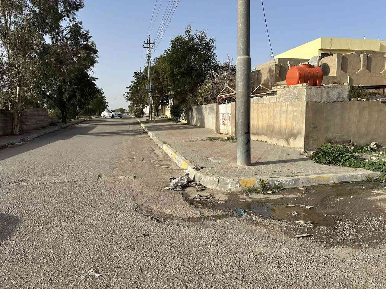 سلام عليكم قطعه ارض للبيع طابو صرف مساحة 150 عرض 7ونص وطول 20 موقع حي رمضان خلف دائره كهرباء اول فرع على طريق كلار ***********
