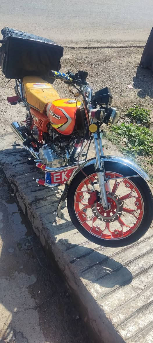 سلام عليكم دراجه للبيع موديل 2024 اوراق كامله جاهزه للترقيم مكاني بغداد التاجي سعر 650
رقم الهاتف/ ***********

المعلومات الله شاهد عليه الدراجه ما مشتغله دلفري 
البوكس مجرد اجمع بي غراضي مال دوامي ❤️
