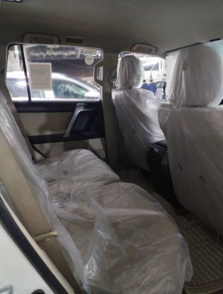 سلام عليكم برادو للبيع سياره كفاله ماعده باب الي وره السايق بارد جاملغ وره سايق بي بارد مقدار أربع اصابع بصمه سياره سته سلندر سياره كلش حلوه وماعايزها برغي كشنات  كهرباء رقم انكلزي مكانها نجف *********** سعر 270وبيها مجال لطبين اتصل وتدلل
