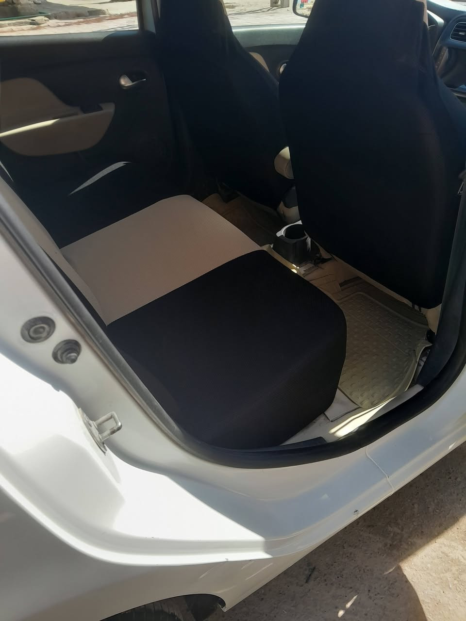 سياره رينو سمبل  موديل٢٣ استلام شركه بأسمي ومتعهد بالتسديد واتعهد بالأصوليات ذوالتسديد والعيب الشرعي جاهزه السياره من تبريد وحداديه كهربائيات محرك كير السعر ٦٥وبي مجال ذي قار سوق السيوخ
***********
