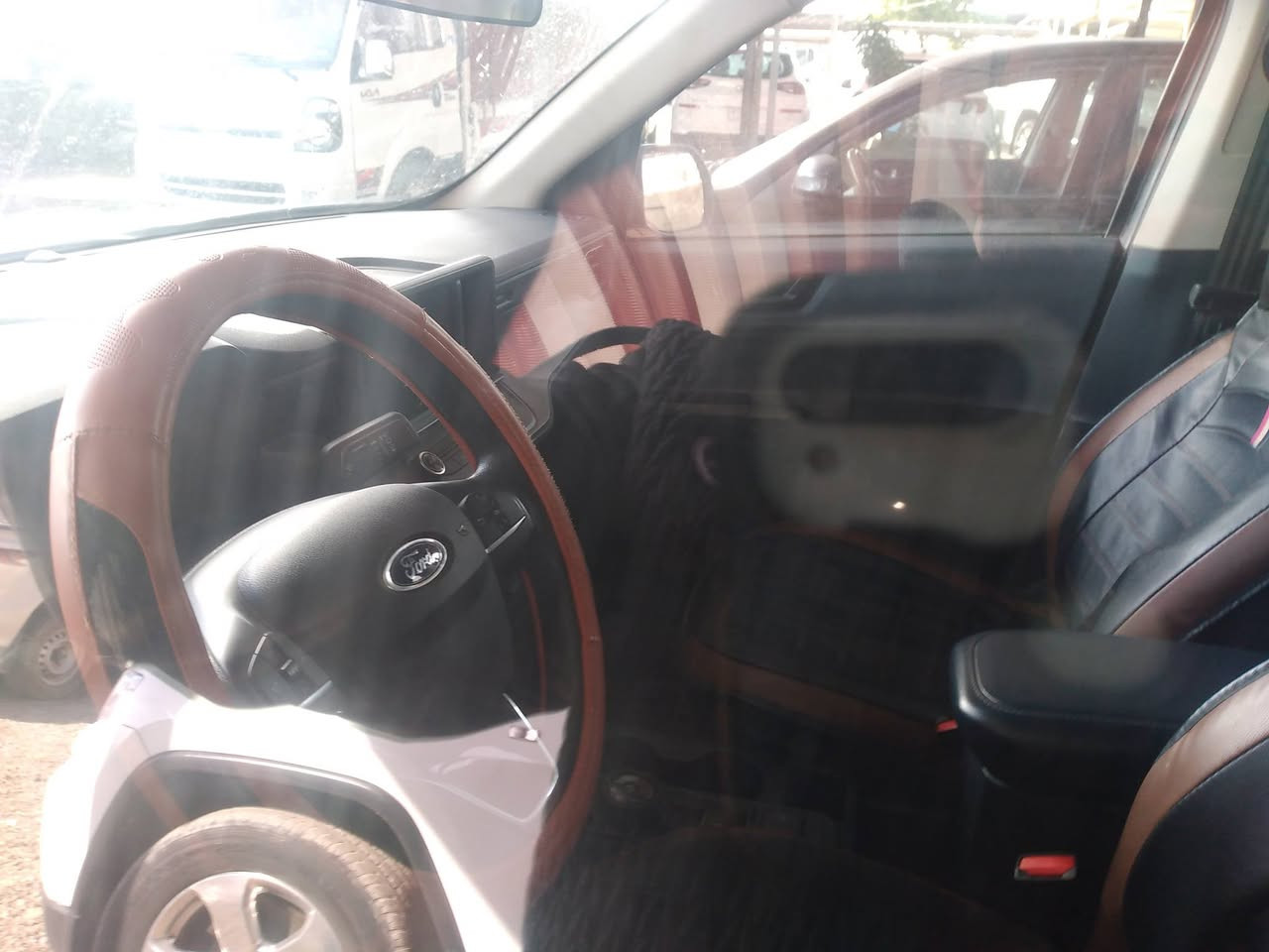 فورد مايفرك موديل ٢٢ جديده ماشيه٣٧ تحويل مباشر رقم بغداد ت ***********
