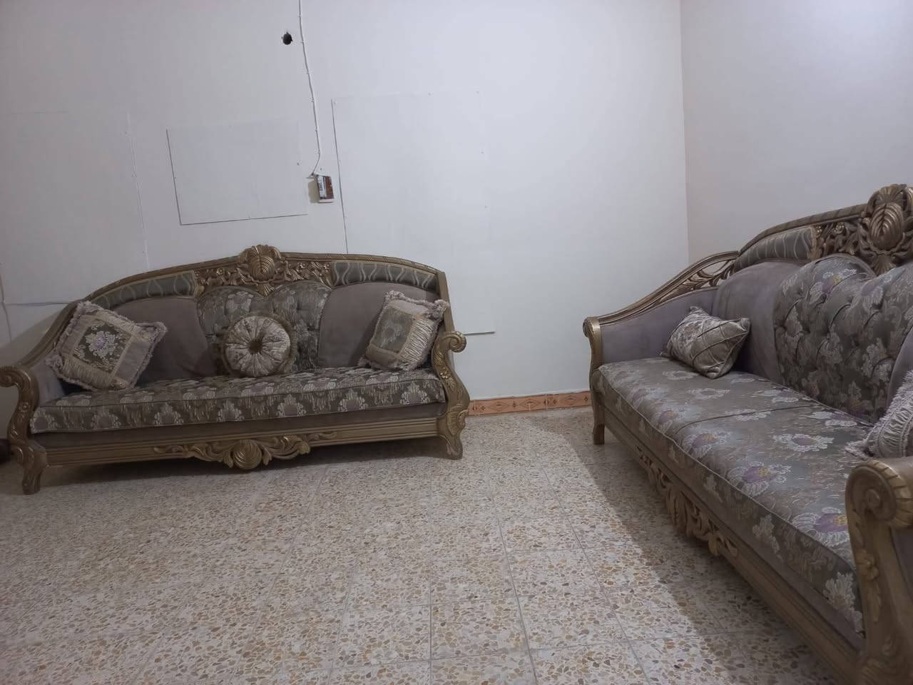 السلام عليكم تخم قنفات كويتي للبيع نظيفة جدا ومتينه اخت الجديدة متكونة من ٤ قطع السعر ٤٠٠،٠٠٠ للإستفسار التواصل خاص


**إذا كنت صاحب هذا الإعلان وتريد حذفه لأي سبب، رجاءا أرسل رسالة إلى الدعم الفني**