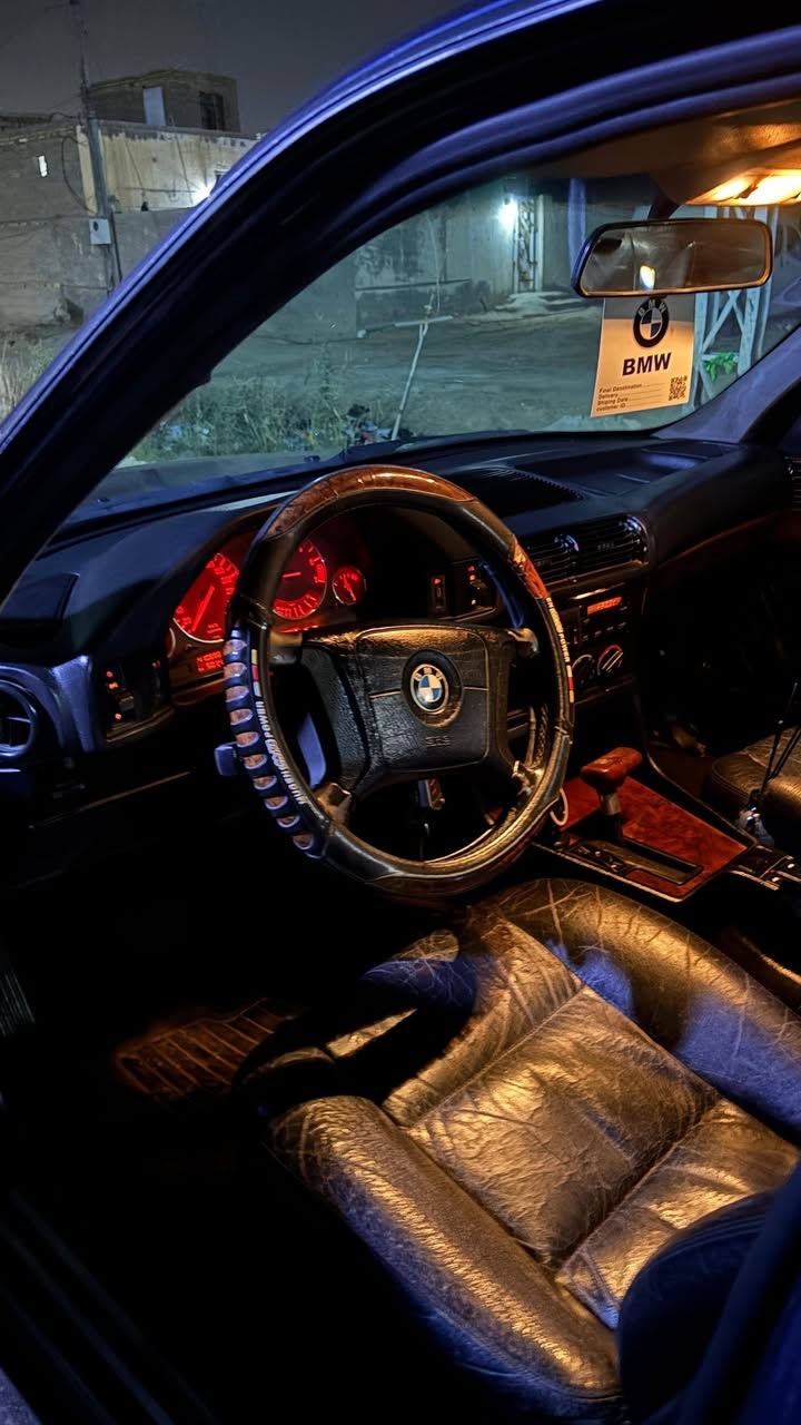 سلام عليكم من رخصة الادمن BMW موديل 93 اصل بليته وسنويه 525i جديدة جدا وارد يابان  محرك مسكر عدل كارتون شرط شلعه تشك الكاع اكسل خفيف بال150 رونه ثنين ونص تراي نعومه حداديه طوبه دواخله كارتون  شاشة اعطال شغاله اي عطل مابيه كله على بلاد صبغ حزام فقط  كفاله عامه من الظربه وطكة الجاكوج للعلم جرود بالقمارة وجنطه  تبريد ثلاجه سنويه  بأسمي جاهزة كل نقص مابيه مشروع وطني تحويل وكاله اني بالخدمه مكاني ناصريه رقم كربلاء نكليزي نفاذ السنويه لل30 السعر 63 وبيه مجال قليل جدا رقمي *********** بي واتساب ملاحضة نقصه دعاميه خلفيه فقط موجوده بس نكسرت
