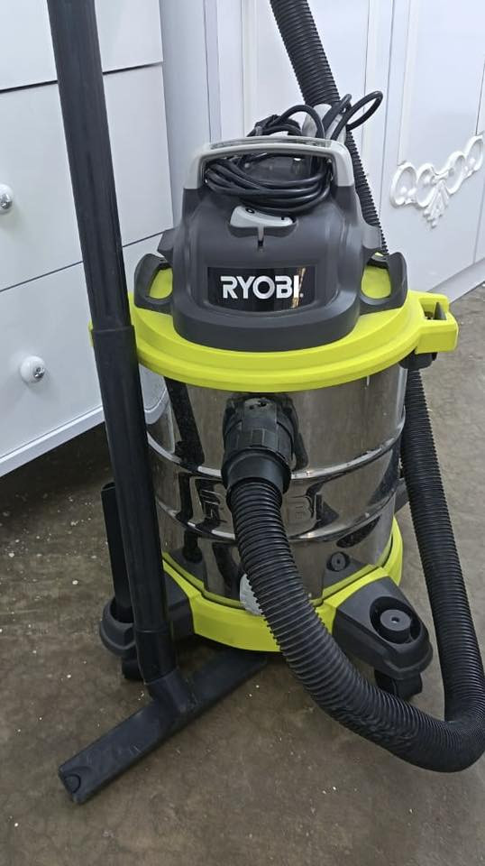 غراض للبيع (كنتور 3 بوب و2 جرارات حجم كبير + مكنسة كهربائية حجيم كبير + مكينة خياطة ) للاستفسار مراسلة على الخاص او الاتصال ***********
