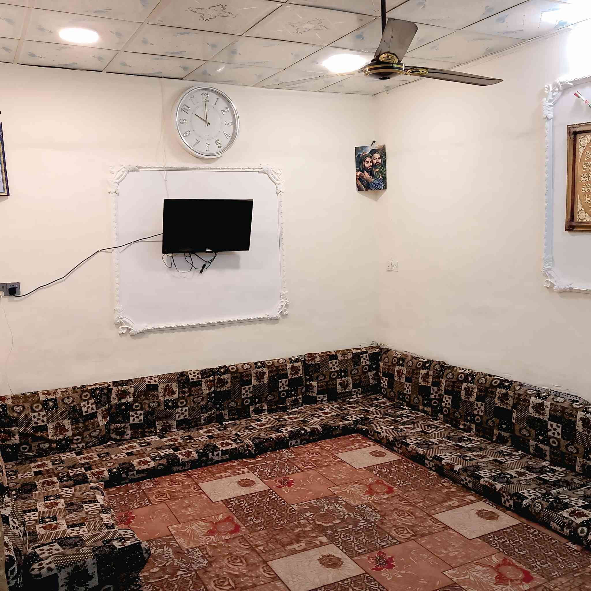 سـلام عليـكم
بيت للبيع امامي في حي الخضراء بسايدين الي مقابيل حي الزهراء قرب مدرسة الامانه الفرع المقابيل حسينية ام البنين
امامي سعر 77 
***********
