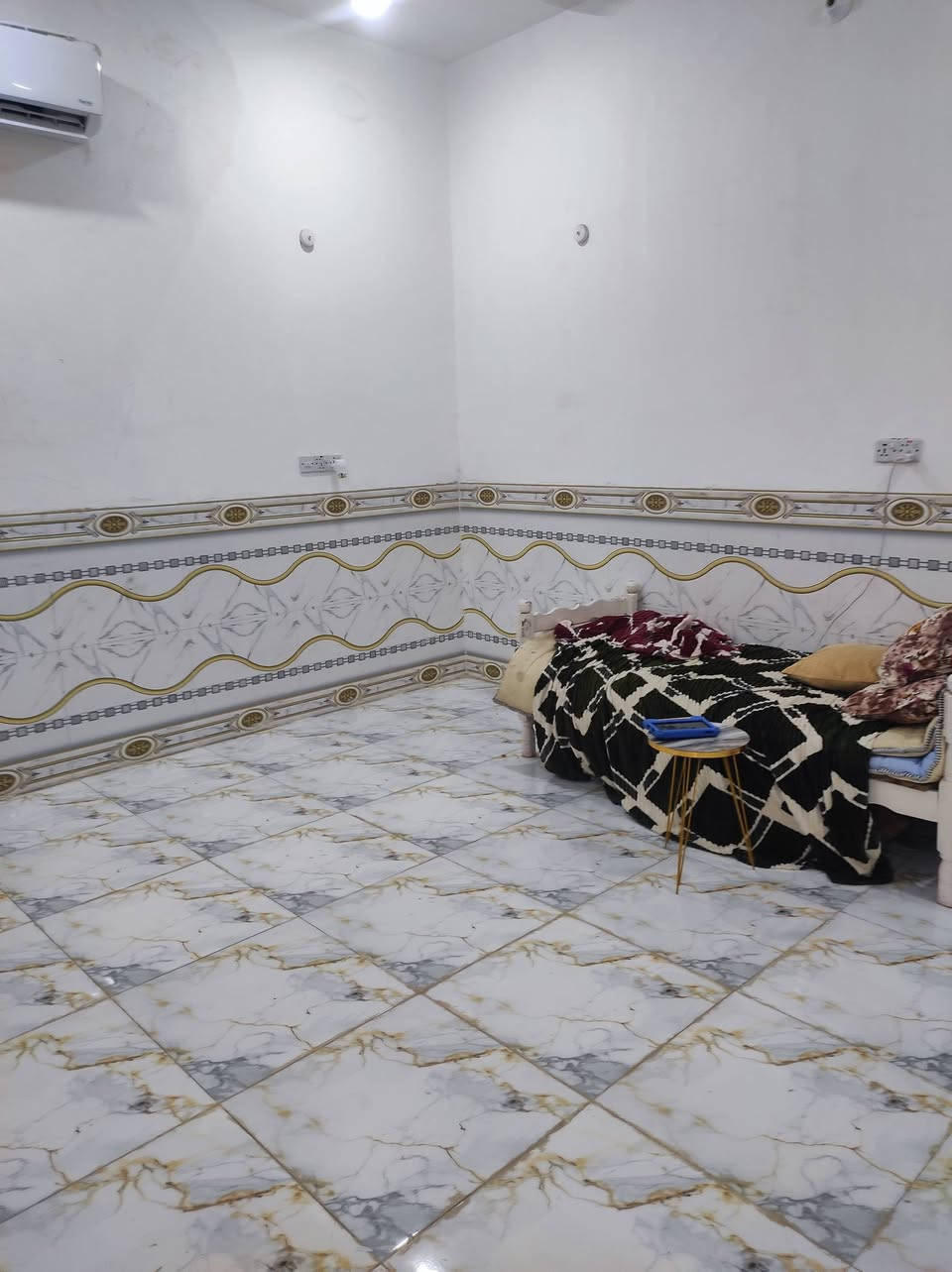 السلام عليكم بيت زراعي بي وصل تطويب طابوك صب كونكريت المساحه 190متر شغل درجة أوله مكانه مقابل الحشد منطقة الكناهره السعر 90 وبي مجال ***********
