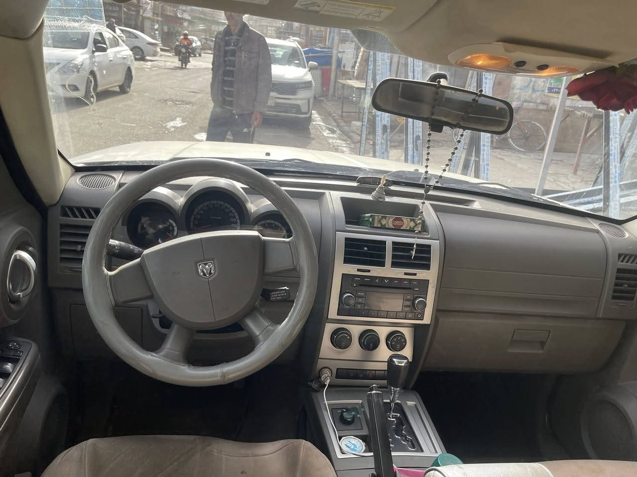 السلام عليكم دوج نترو 2009السياره كلش نضيفه ستخدام شخصي مشايه 73 الف السعر 85 سونار موجود مع الصور***********
