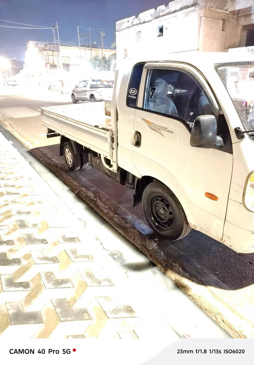 سلام عليكم 
كيه 2006 رقم صلاح الدين راعيه مسافر ابيع كوم حديد سياره جاهزه مكينه 2700 شاصي مكفول سياره جديده سعر 50 
عنوان ذي قار 
قلعه سكر 
***********
