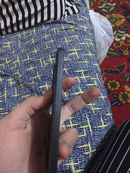 بوكو x6, برو   ذاكره512
جهاز مامفتوح شرط الفحص اي محل هواتف يعجبك 
  يشغل 120 ببجي 
كارتونه. شاحنه. و3كفرات.  كله كامل 
رقم هاتف ***********
سعر 250
