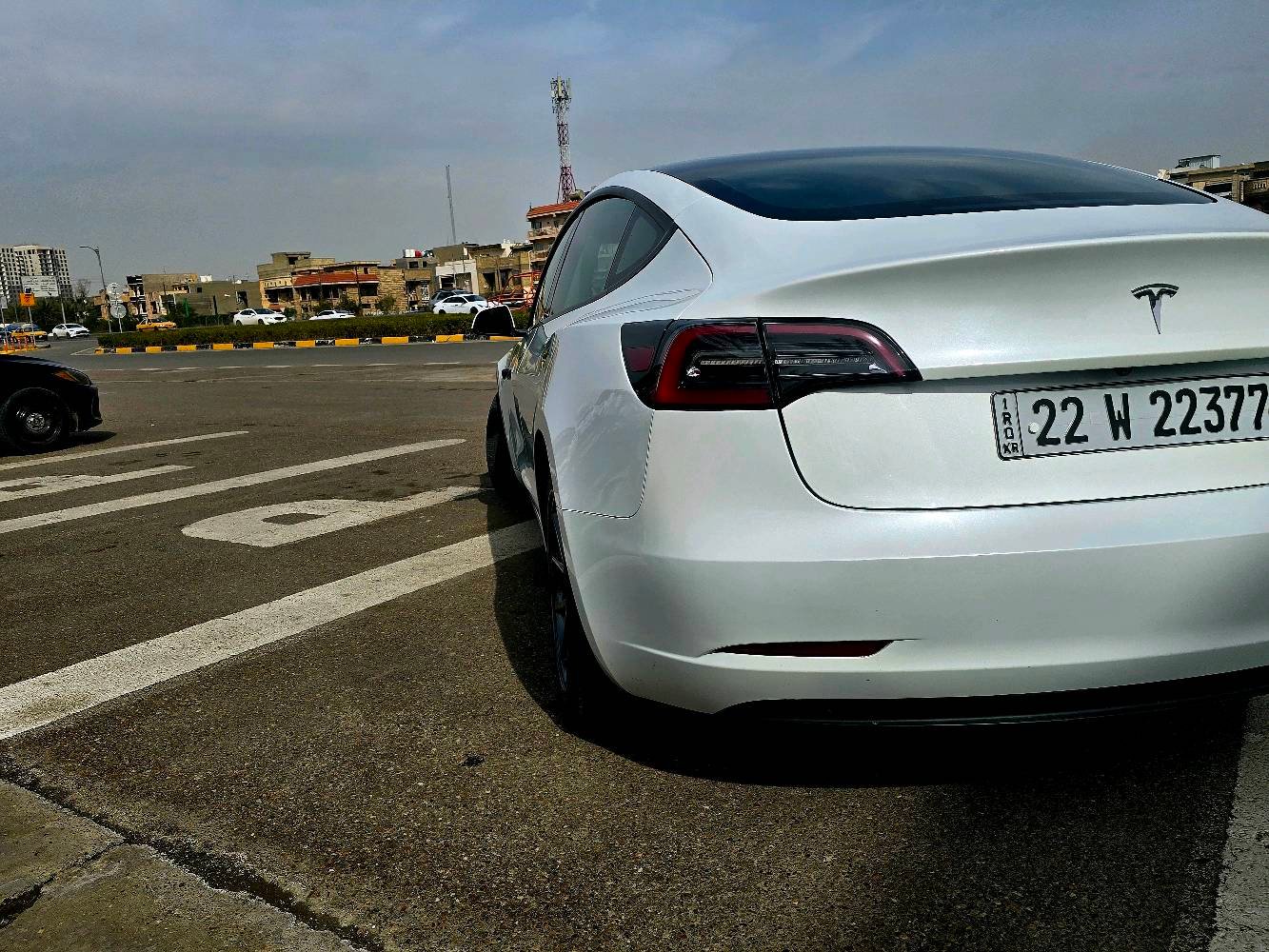 تيسلا 3 
2023
تك ماطور 
اون لاين
ماشية ٤٠ الف مايل
صبغ جاملغ خلف السايق وجزء من قبغ الجنطه من فوك  
بدون دواخل والايرباك سليم 
رقم اربيل  جاهزة ولا نقص برغي
تشغل وتطلع
شاحنه تسلا الاصليه وياها 
السعر ١٧٥ ورقه ومجال قليل جدا
5YJ3EIEA1PF506972 رقم الشاصي 
مكان السيارة بغداد / السيدية 
***********