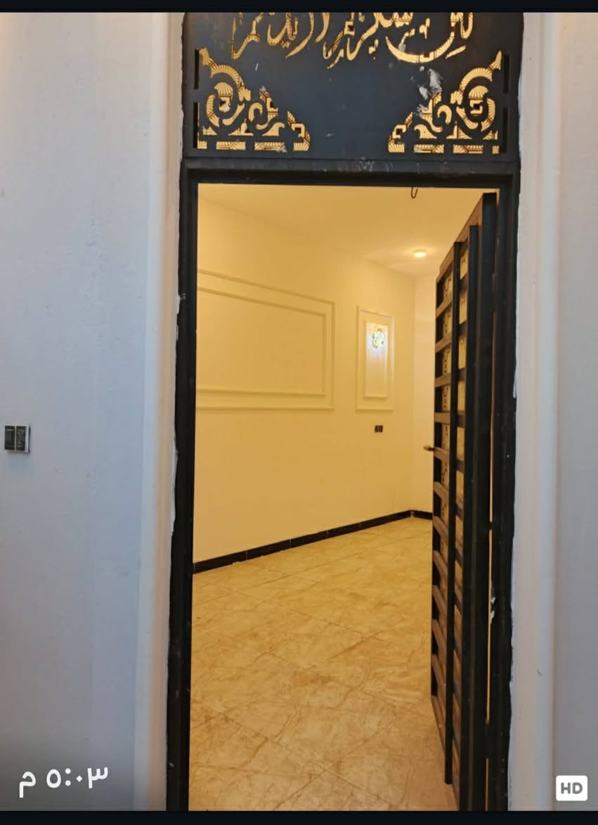 بيت للبيع 💸💵 
مساحه ١٠٠ متر 
الموقع....تقية الثالثة قرب مجمع الروان 
التفاصيل 
غرفه 
صاله 
براني 
مطبخ مفتوح عالصاله 
صحيات داخلية وخارجية 
السعر 55 مع المجال 
للاستفسار مراجعه مكتب الساقي للعقار حي الجامعه قرب شارع 20 
***********
