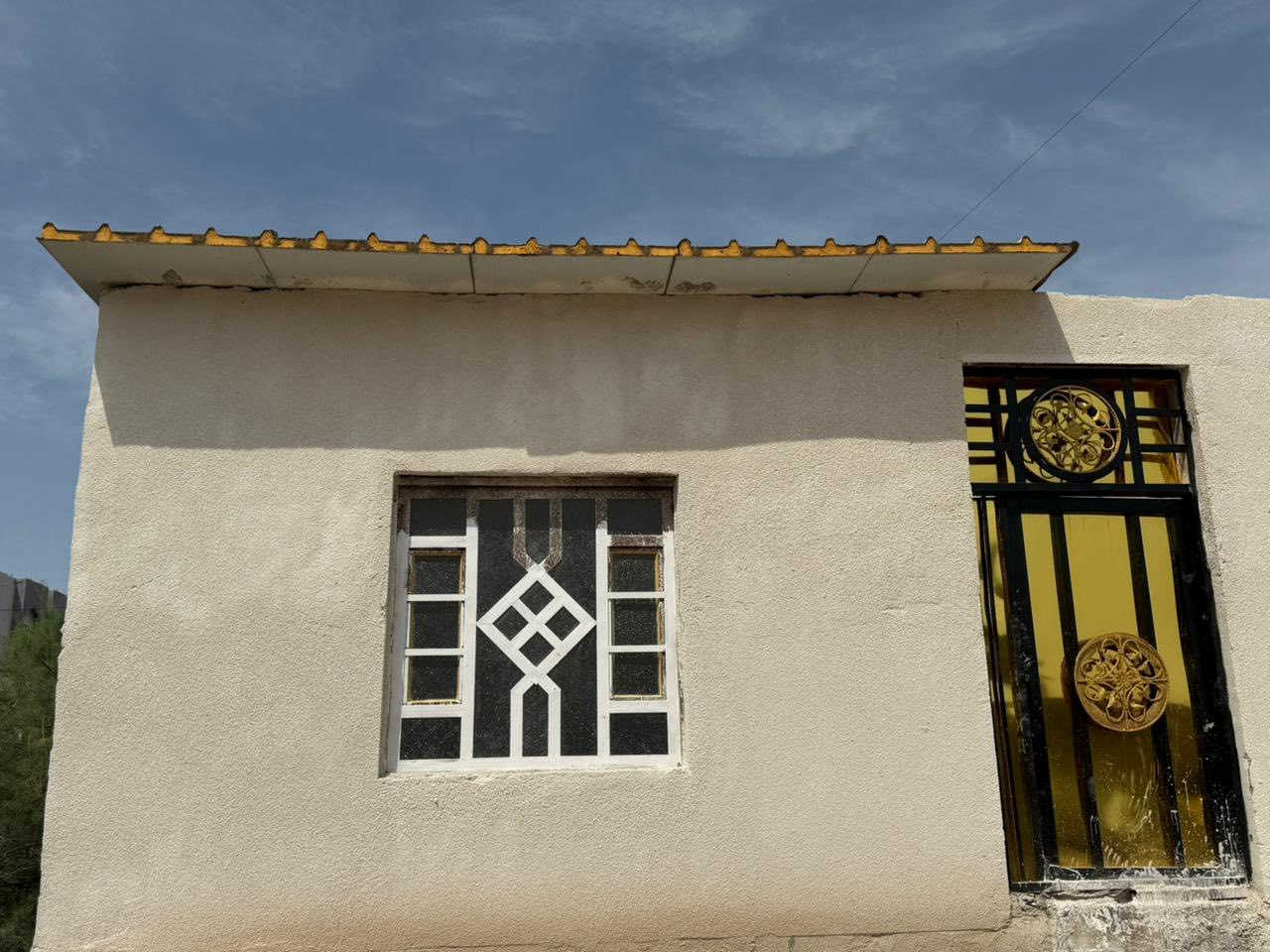 السلام عليكم بيت طابو زراعي بناء جديد كامل من كلشي بمنطقة الجزيرة بسعر جدا مناسب للاستفسار 0772 910 9010

