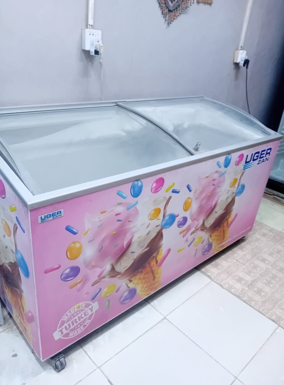 مجمدة طرحية مستعملة سنه للبيع سعرها 550 وبيها مجال منطقة العلام شارع البدالة رقم *********** اتصال و واتساب
