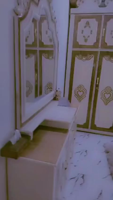 غراض بيت جديده للبيع مستعجل ع بيعهن ريد شيل  كانتور ب350وبي مجال
@إشارة ثلاجه 400وبيها مجال  
دوشك سبرنك 100 
كيزر جديد كلش ب70 
غرفه  بمليون وبيها مجال مفتوحه حالين مستعجل ع بيع


**إذا كنت صاحب هذا الإعلان وتريد حذفه لأي سبب، رجاءا أرسل رسالة إلى الدعم الفني**