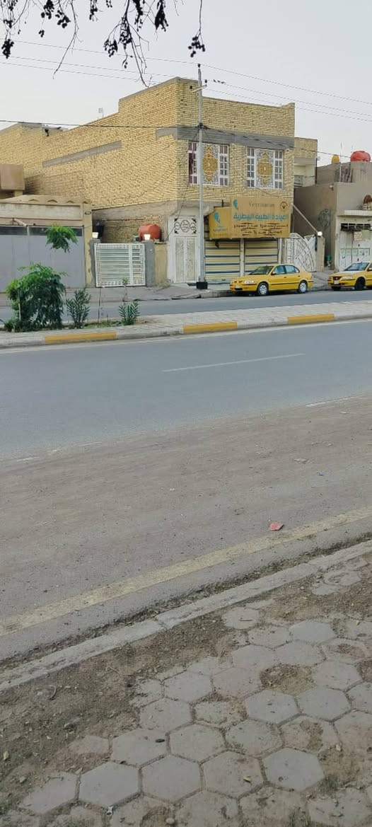 العقار للبيع المساحه.187 م الوجه 7.5  والنزال 25
يحتوي على محلات وشقه وبيت متكامل
ناقص الطابق الثاني معوز لبخ وارضيه
موقع داموك الحقوقيين ع الشارع العام سايدين مقابل الشهداء بالقرب من مركز شرطه الشهداء
***********
