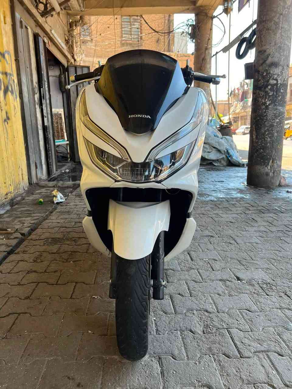السلام عليكم
دراجة pcx جيل ثالث ياباني JF مكفوله كفاله عامة من كلشي

ماشيه 30الف حقيقي السعر 19 شراي تصل ع رقم ***********
