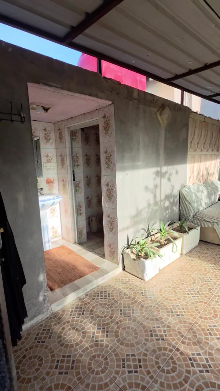 للبيع 300 متر طابو صرف حر البيت بحي الانتفاضه منطقة كامله مجاري وجاهزه للاستفسار ***********
