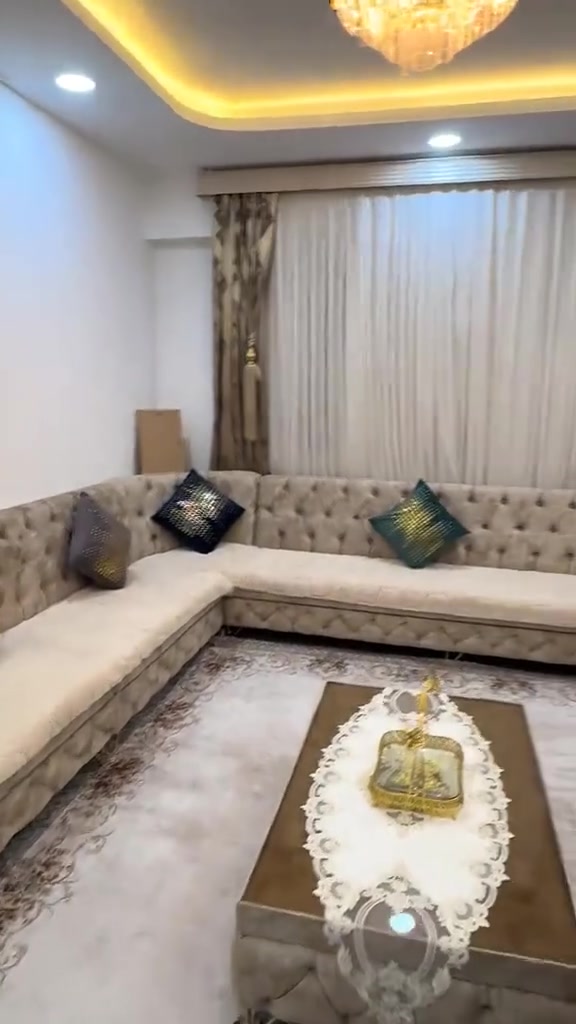 شقة بو فروتنى ل ارام ستى مساحة 164
عمارة A6 طابق 8 واجهة شمال غرب 
3 غورفة 1سويت +هول و استقبال 
سيستم دكته وجبسن بورد 
سعر 6:20$ ومجال
***********
