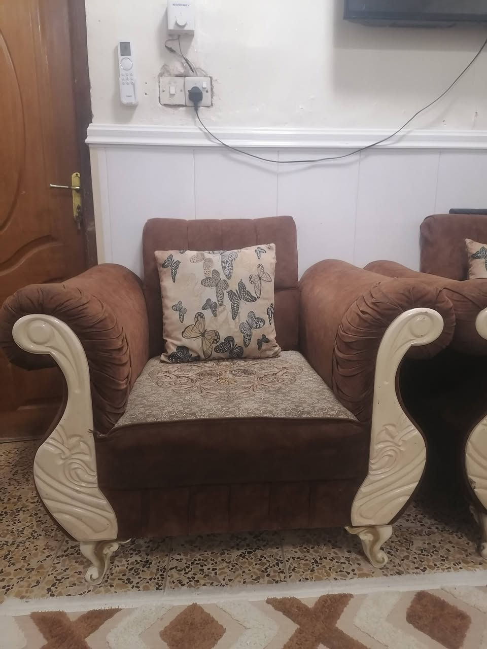 السلام عليكم تخم 10 مقاعد شغل نجار مشتغلة على يدي توصا ابلوك ركم أمريكي اسفنج اكسترة قماش 12 الف المتر نضافتة نضيف جدن السعر 550 الف *********** حسينية الراشدية الضباط
