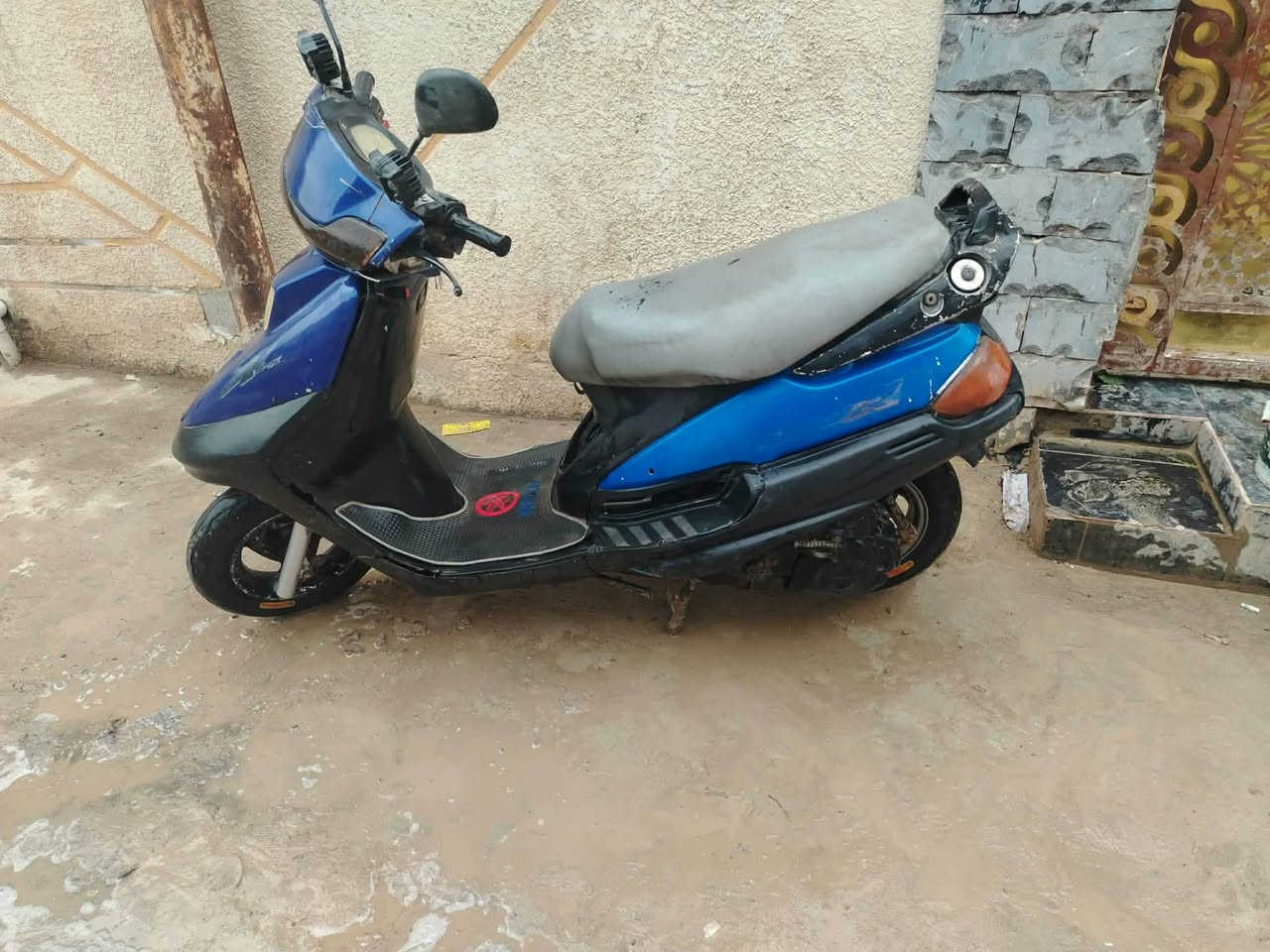 السلام عليكم دراجه فراشه فضائي دراجه حلوه نظيفه لا تبخير ولا تنقيص كلوبات شاير كله شغال اي نقص ما مابيه  محرك سلف وهندر كله شغال سعر 250 وبيها مجال حك الجيه مكاني ديالى خالص هبهب هذا رقمي ***********
