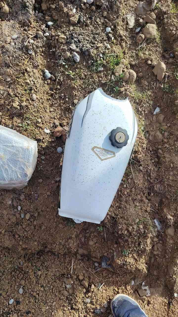 السلام عليكم  اخوان عندي  هاي الدراجة  ابيعها جف تراب هيه سابقا تشتغل  بس كسرت بستم  غراضها موجوده  كلشي موجود ابيع جف تراب  2020 رايدها 200وبيها مجال  مكاني ال ***********/55 الموشراي لايتعبني وتعبه بيع مستعجل شاصي وتايرات وكهربايات ومحرك الجوه كلشي  شرط فقط الكور ويا البوشه تحتاج
