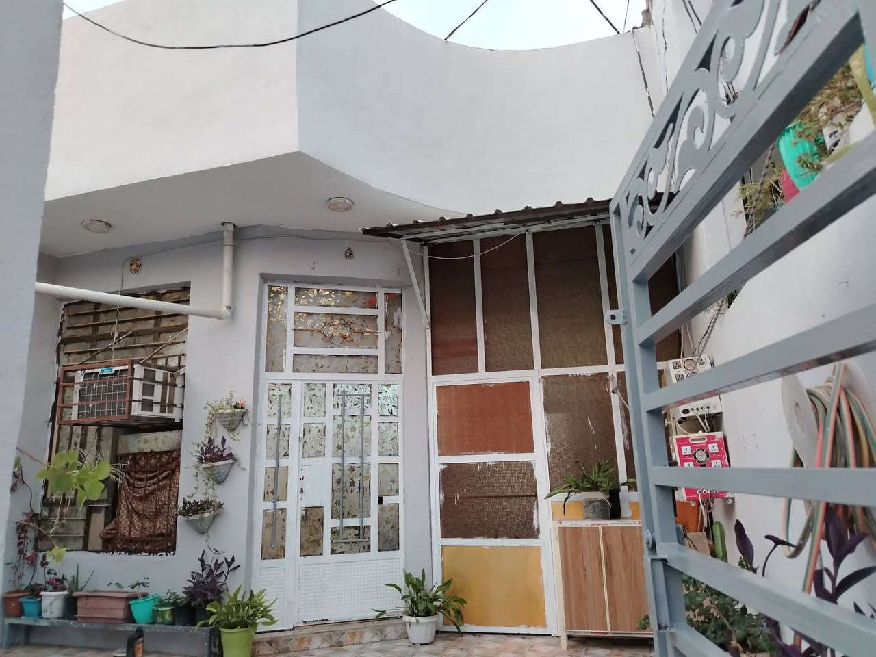 دار للبيع مساحه 120 متر مكاني بهرز حي القادسيه فرع هدوء ونضيف خلفي مولد نزهان مجاور بستان فيصل الخشالي خدمات كامله مجاري تبليط فرع هدوء السعر 90 بناء 2020
للاستفسار ***********
