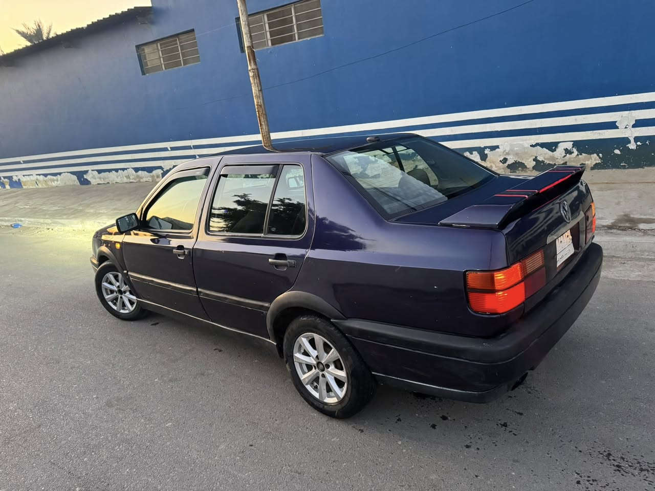 كولف موديل 95 لون نيلي
اربعه جام كهرباء
غرفتها نضيفه
ترايك للبصره
كير اوتو
كامله سياره مبيها نواقص
تبريد ثلج شغال
مكينه ٢٠٠٠
صدر امامي خلفي اذاين محرك وكير جدد من حجي ليث 
مكاني بغداد 
معروضه ب 45$ بيها مجال 
رقم موبايل (***********)
