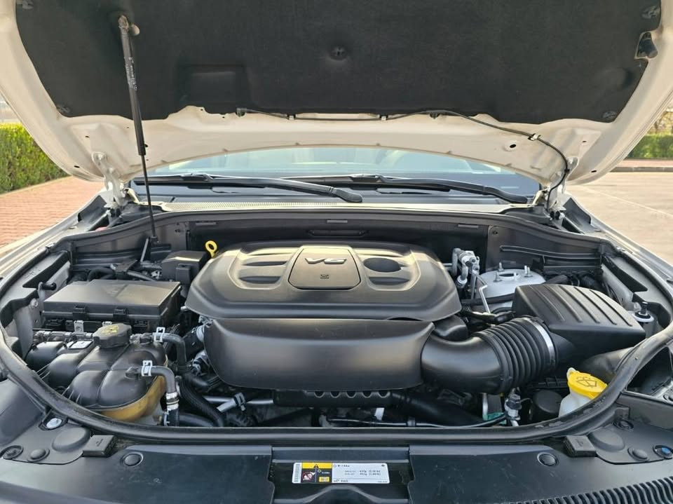 🟥 جيب گراند شيروكي 2020 خليجي 🇯🇵
وكالة – شريكة هَلم – مواصفات Limited Plus فول أوبشن 🔥
سيارة شرط على وضع بلاد شريكة ومكفولة كفالة عام ✅

🚗 ماشية فقط 31 ألف كم
⭐ ثلاث شاشات
⭐ سقف بانوراما
⭐ كشنات جلد كهربائية + تدفئة وتبريد + مساج
⭐ ستيرن تدفئة وتحكم كهربائي
⭐ لايت LED + زينون قوي
⭐ مرايات تدفئة + حساسات
⭐ أوتو بريك + أوتو لايت + أوتو ستارت
⭐ مثبت سرعة + تشغيل عن بعد
⭐ نظام صوتي قوي 15 سماعة + صب ووفر
⭐ تبريد مركزي
⭐ بصمة + فتح ذكي
⭐ مراية رادار + مراية شفط
⭐ طايرات جديدة وكالة
⭐ حساسات ورادارات أمامية وخلفية
⭐ محرك وجير شرط مع ضمان

السيارة كل جسمها شرط وعلى وضع الوكالة، نظيفة جداً وما تحتاج أي صرف 👌
رقم شمال + سنوية جديدة وباسم المالك.

💰 السعر: 326 ورقة
📞 ***********
📍 أربيل
