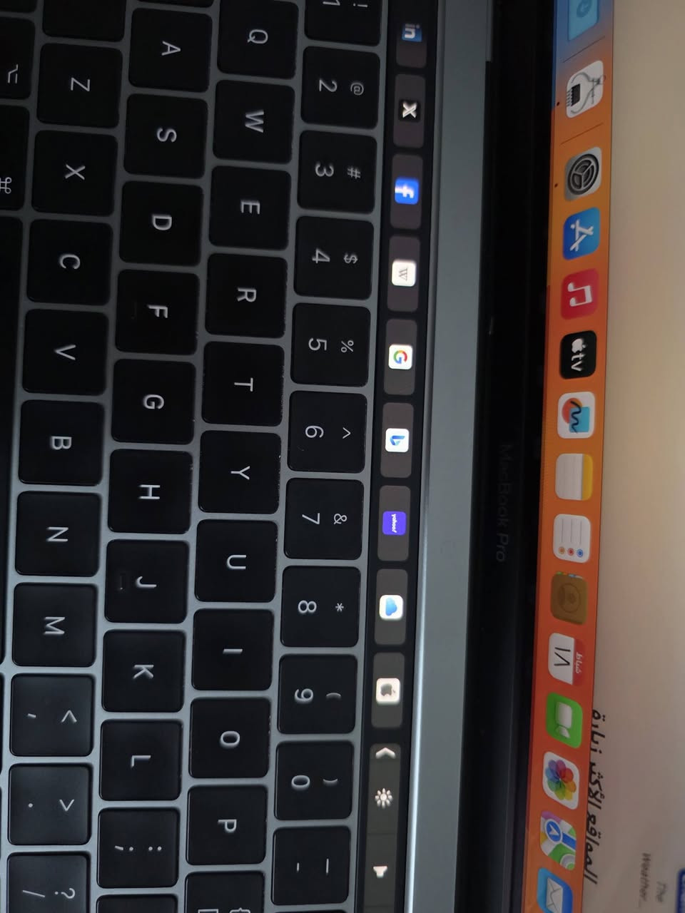 ماك بوك برو 2017 نسخة تاج بار
معالج i5 جيل الثامن 
رام 8g 
الهارد 512ssd 
مشحون 45 مرة فقط بطارية 100 💯 
جهاز مناسب للمونتاج والهندسة والتصاميم يفيد طلاب 
السعر ٤٥٠ الف نهائي مع شاحن mag اصلي مالتة وجنطة أصلية سعرها ٥٠ دولار 
مكاني بغداد البياع 
رقمي ***********
