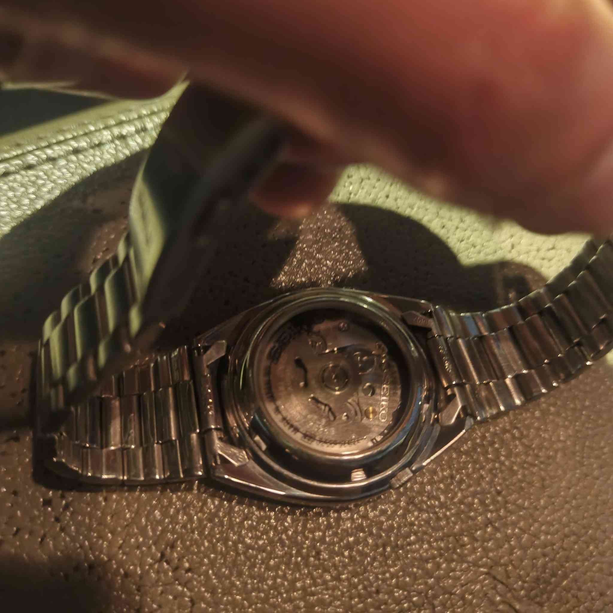 SEIKO 5
سيكو 5 ياباني آصلي  
مستخدم كالجديد مع علبة .
انتاج مقطوع  
موديل SNXS73K
اوتو ماتك 21 حجر 
أوبن كيس مكينة كشف 
مقاومة الماء 30 متر 
الأرقام والعقارب  لامينوس مضيء 
ويتساب ***********
