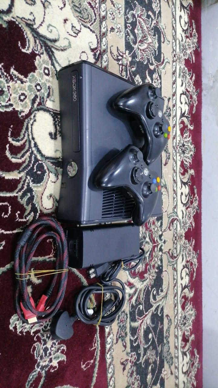 اكس بوكس 360 سلم هارد 250 غراضو كامله يدات عدد2 واير ليس
عدد الألعاب 115 السعر 105 وبي مجال بسيط 
Pes2018 
pes2013
pes2006 
Call of duty modern 2
Call of duty modern3
Call of duty Ghosts 
Call of duty black ops 1
Call of duty black ops 2
Call of duty 4
Neeb for speed 
Forza horizon 2
Blur
وبعد بي كثير العاب 
موقعي الايمن مشيرفه 
***********
