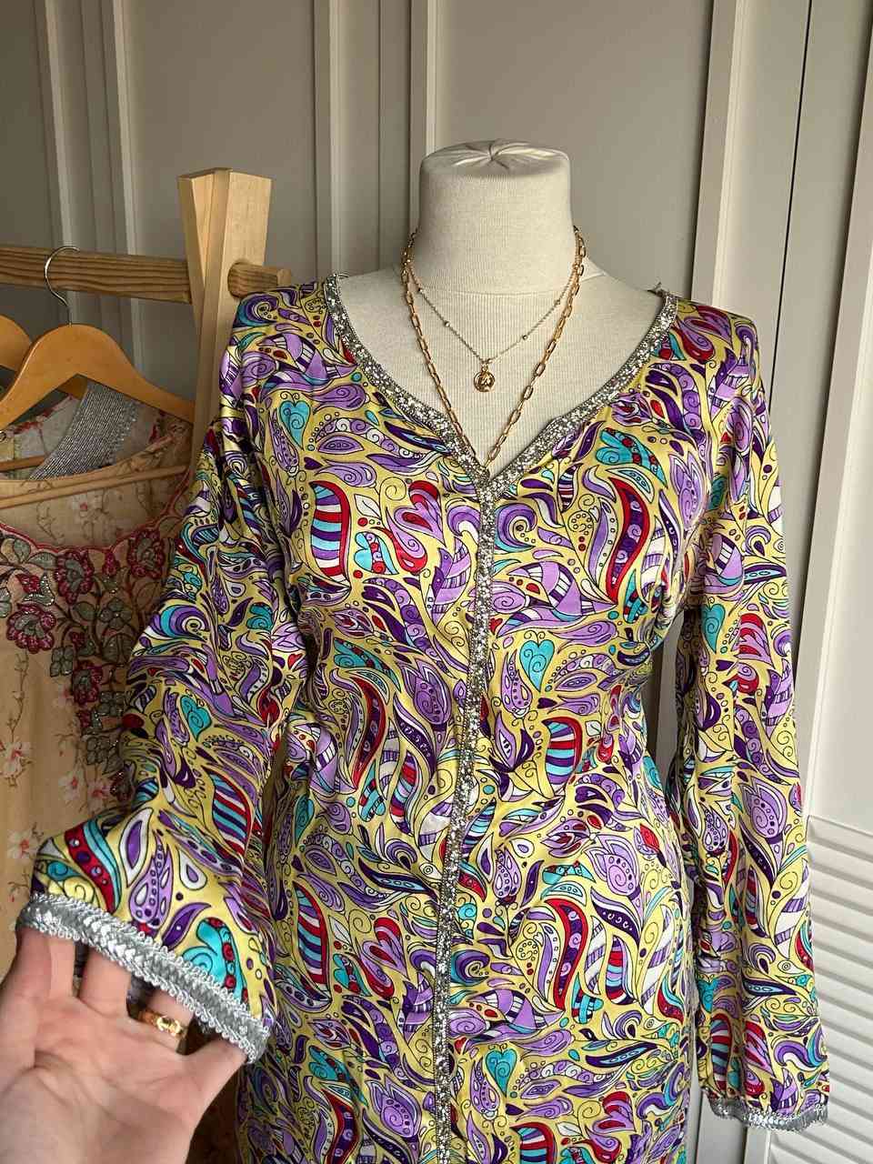 شلعة مخاوير بالة ٢٥ قطعة ب١٠٠ مع التوصيل يعني القطعه تطلع ب٤ الاف عليج بيعي ب٨ او ١٠ ربحانة خير من الله للعلم القطع نظيفة جداً ومطابقه للصور ١٠٠٪؜🤎💛


**إذا كنت صاحب هذا الإعلان وتريد حذفه لأي سبب، رجاءا أرسل رسالة إلى الدعم الفني**