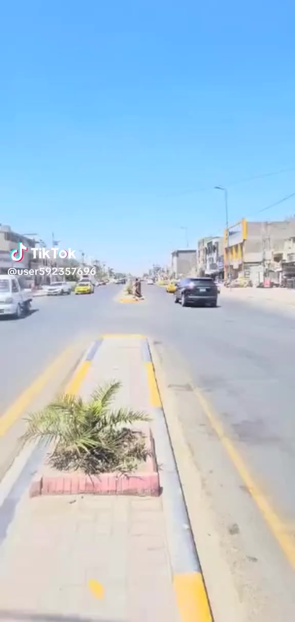 دار ركن مع محلات  للبيع على شارع 60 يطل على 3 شوارع كما موضح بالفديو . المساحة الكلية 350 متر
للأستفسار الاتصال على : ‎0770 422 5887
العنوان بغداد الدورة شارع 60
