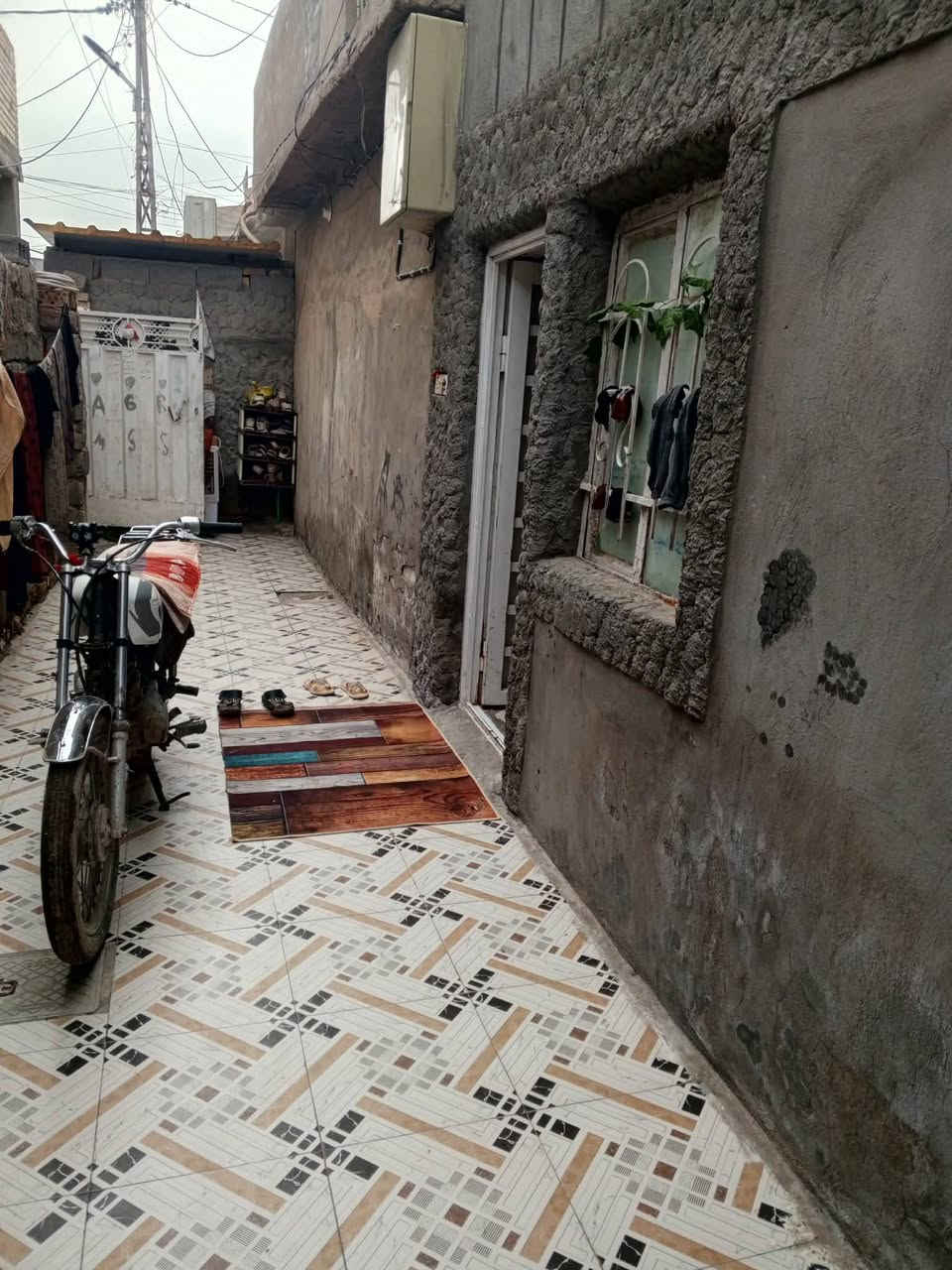 السلام عليكم
بيت للبيع زراعي المساحه ١٥٠ متر العنوان بالسده حي النصر الثاني بظهر المدرسه على الشارع العريض داخل فرع يتكون من غرفه + صاله + ستقبل+ مطبخ + حديقه + صحيات البيت كلش نضيف السعر المطلوب ( 33 ) مليون وبي مجال الاستفسار اكثر / *********** // ***********
