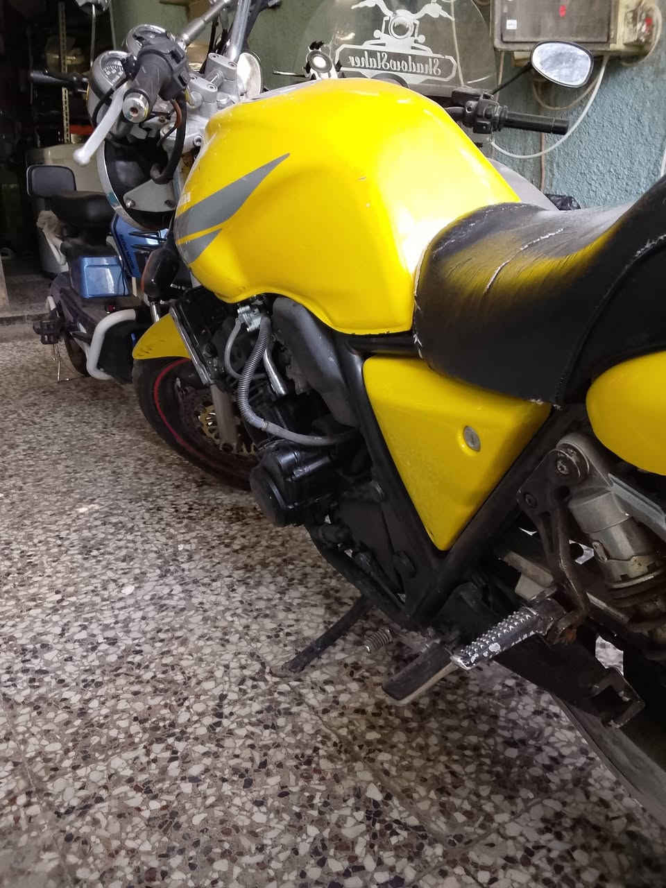 Cb400 جيل الثاني
دراجه زيرو ماشيه بس 12 الف دراجه قاصه قص من خارج دراجه ما بيه نقص برغي ابد دراجه شلعه ومعدل مخيف صالنصات كاربون فايبر دراجه معتني بيه اعتناء مخيف دهن موتل وبانزين محسن دراجه عارضه ب24 ورقه أوراقه موجوده عنواني دوره ابو دشير ***********واتساب
***********رصيد
