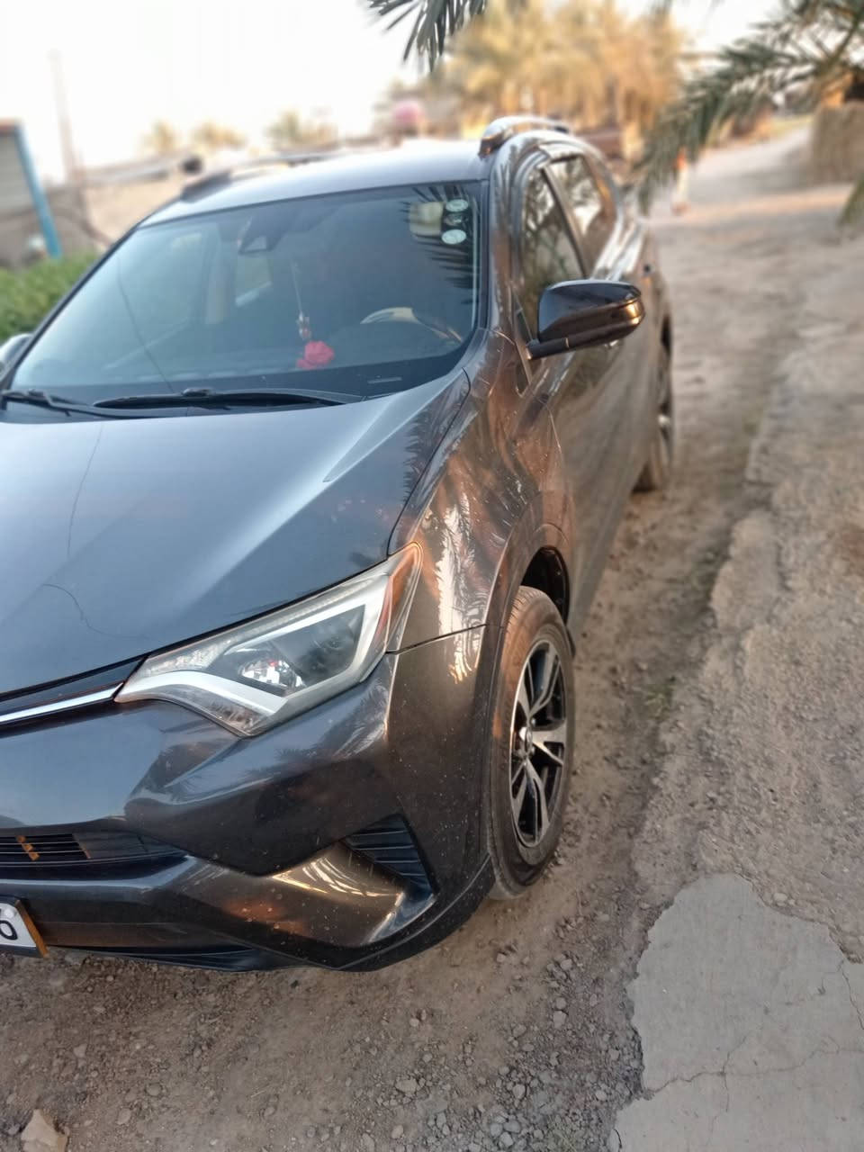 راف فور وارد2018محرك 2500حادثها باب خلف السايق ونفسه مصبوغ بدون دواخل ماشيه 100رقم اربيل باسمي سنويه وهزه جديده السعر 180 مجال هاتف*********** غيرمتواجد عل الفيس سياره جاهزة من كل شي تخم تاير جديد .
