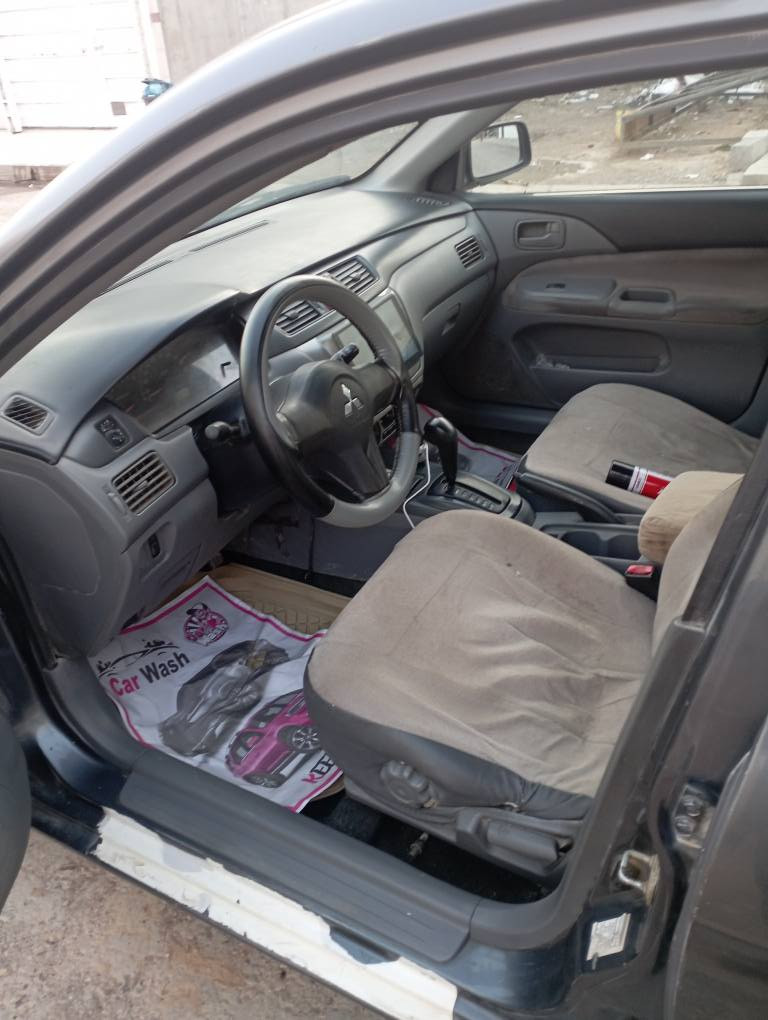 گيروتوماتيك
مه كينه بجوك 
موديل 2009
پيش و پشت كه بسه ليداني نيه 
سه قف و ناوشان به شه رت 
4پارجه ي سبوخي  هه يه بي ژورئ 
تاخم پيش و پشت تونده 
4تايه ي لوك 
دينار مه سروفي تيدا نيه 
سعر64 وه ره قه معامله 
*********** أربيل, العراق
