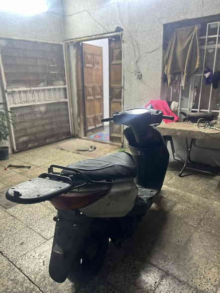 سلام عليكم
دراجه بريز شغاله
فقط يرادله تعديلات بسيطه كفرات كابريتر تنضيف وشوته 
اشاير شغاله اضويه شغاله الدراجه تجي تاخذه تروح وين متريد 
حته كابريتر ميوكفك مكاني بغداد غزاليه رايده 350 رقمي متواجد واتساب ***********
